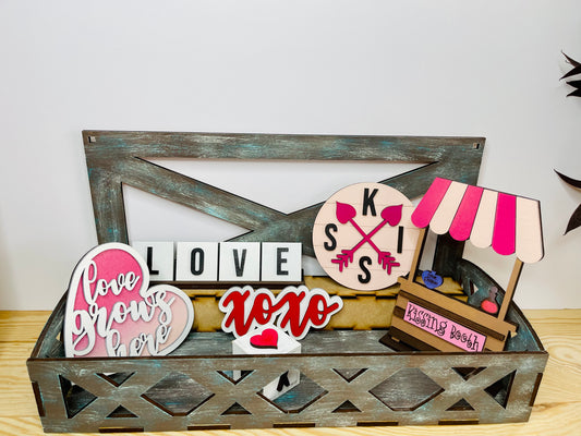 Kissing Booth Tiered tray set